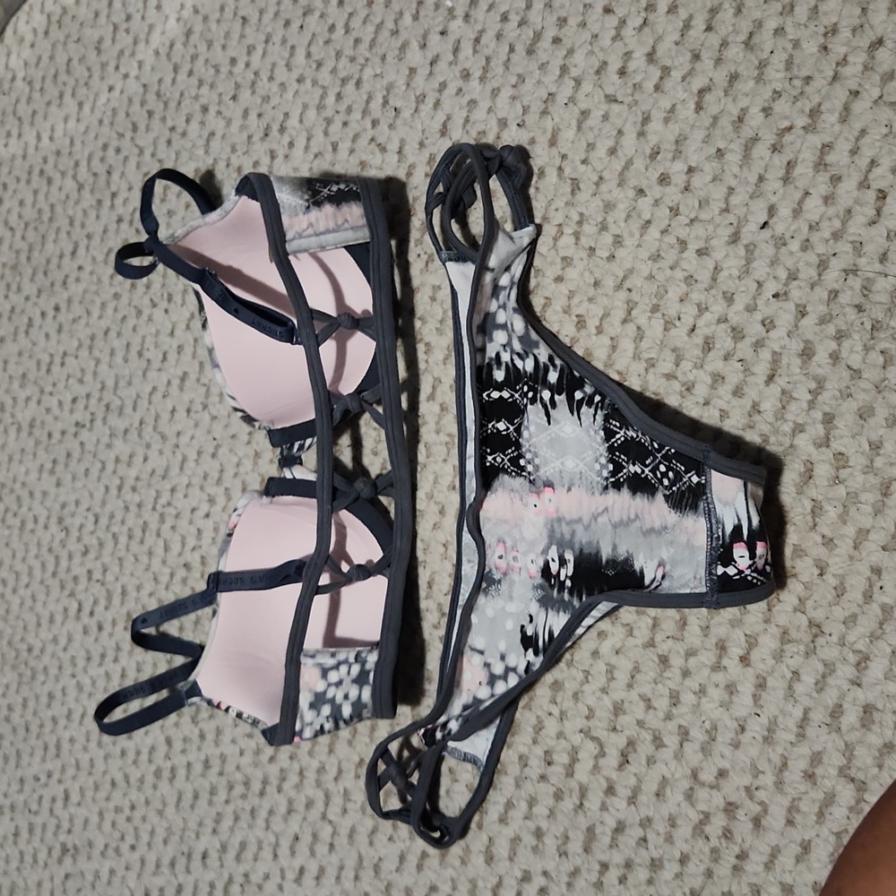 Victoria's Secret Set - Picture 2 of 3